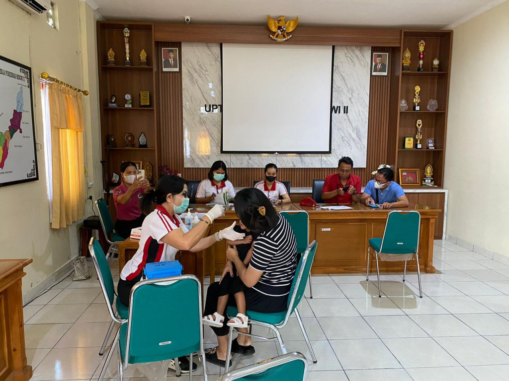 KEGIATAN PIN POLIO DOSIS KE 2 DI UPTD PUSKESMAS MENGWI II